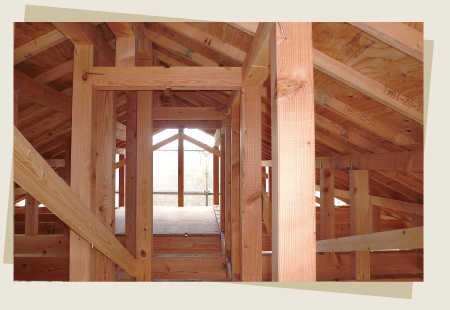 「柱」・「梁」・「筋違い」を組み合わせた木造軸組工法で暮らしに合わせた空間づくり